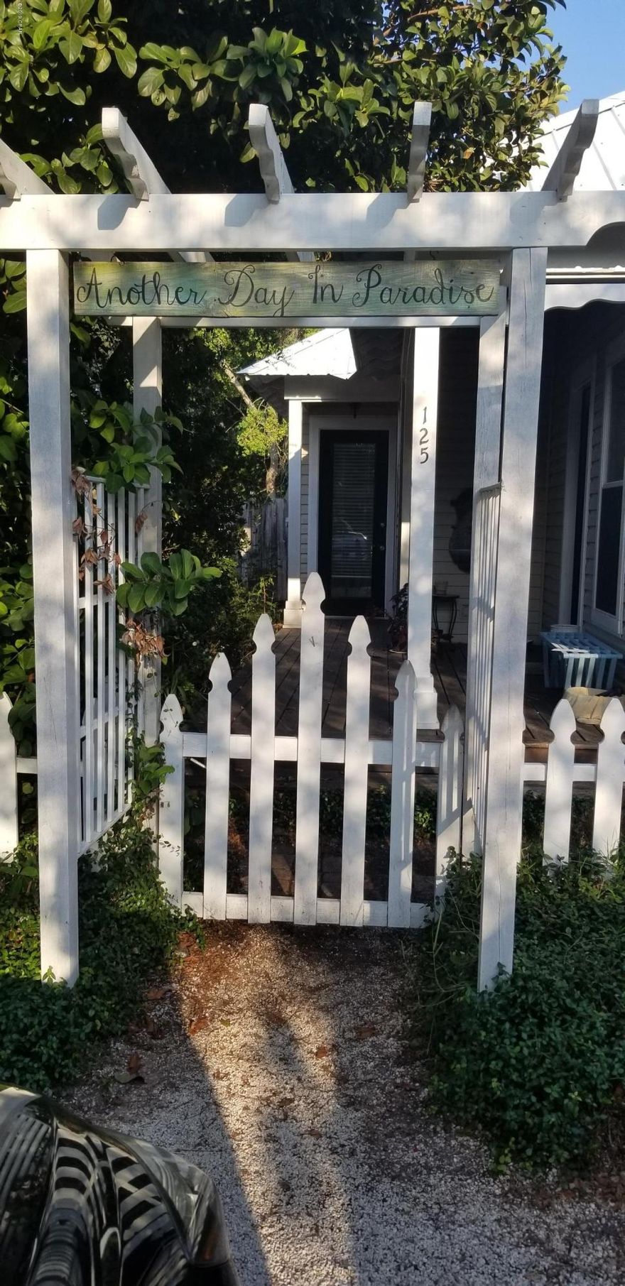 1 bedroom  duplex located in Miramar Heights, Panama City Beach.  Utilities included are Electric, Basic Cable, Water, Sewerage and Trash Pick up. Shared laundry room. 

(Cap for electric and water - tenant pays overage).