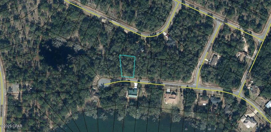 Great building lot in Sunny Hills. Across the street from Boat Lake. Not to far from HWY 77 for that easy commute to work or play. Approximately 25 miles north of Panama City and 18 miles south of Chipley. This community is experiencing very good growth to accomadate the growth pushing north out of anama City. There are several major builders workingand selling homes here. Sunny Hills is deed restricted (no mobile homes) with no HOA. The community features a popular and affordable 18 hole public golf course and many fine fishing lakes such as Gap Pond. There is also a white sandy beach swimming hole at
boat Lake (memberships apply). Great opportunity to build your dream home or just invest in the future of the Florida Panhandle.