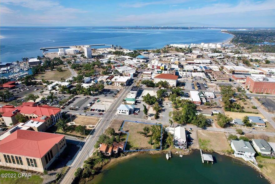 3 CONTIGUOUS WATERFRONT COMMERCIAL LOTS !

Location is prime. This location has many possibilities for investors or a business looking for a new place to work with a spectacular view! 

Lots included are 408, 412 and 416 Mckenzie Avenue.