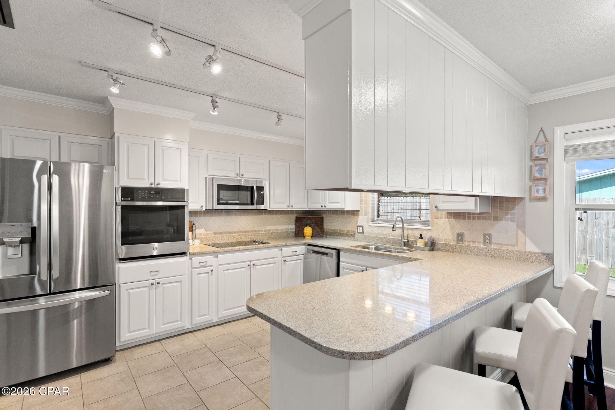 Diamond Head-Lakeside - Residential