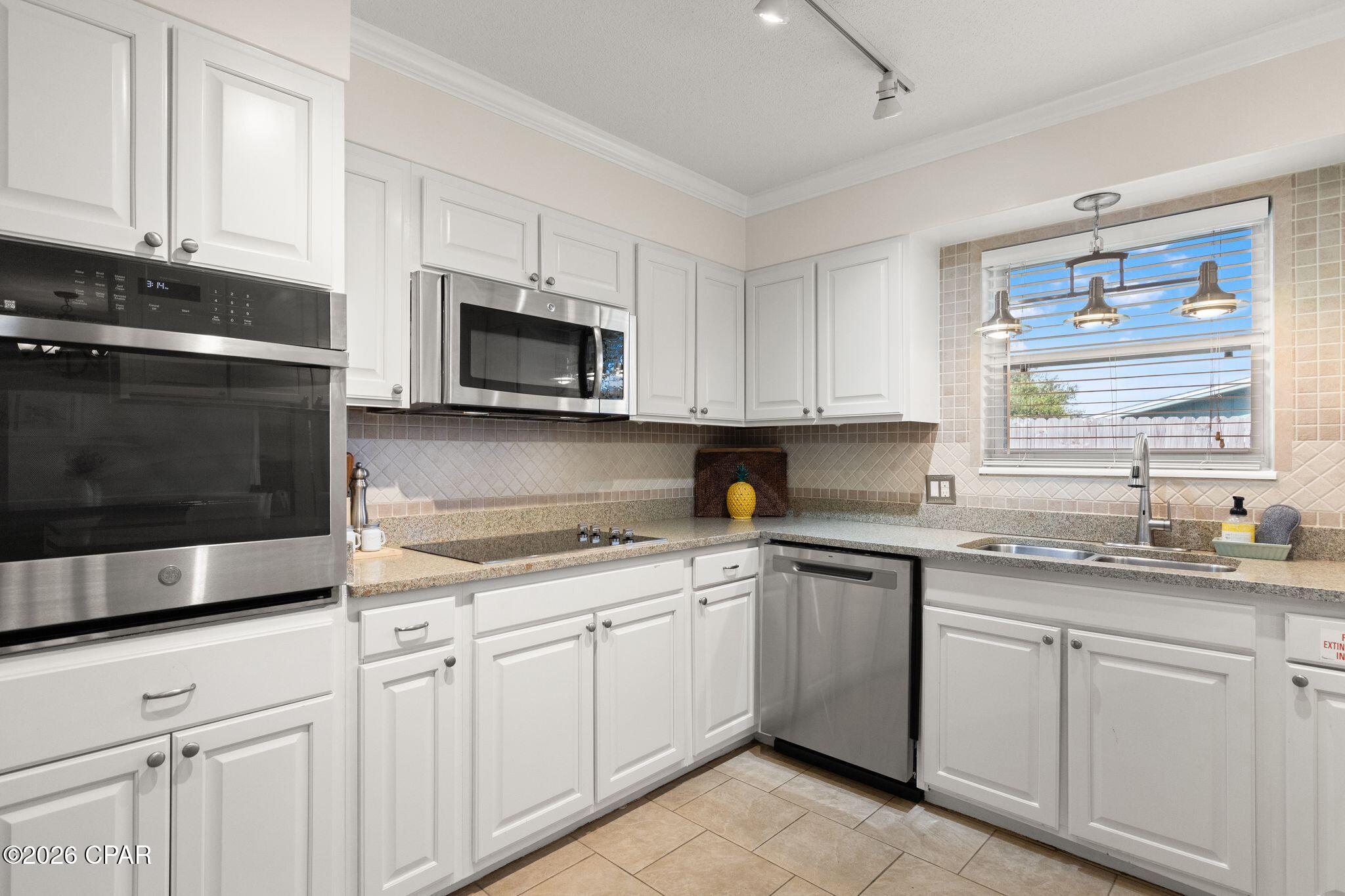 Diamond Head-Lakeside - Residential