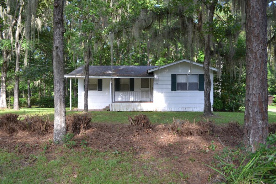 Fisherman/Hunters!! Check out this great cabin that has all the amenities of modern day living. Perfect for a vacation home located on Lake Seminole which is a reservoir located in the southwest corner of Georgia along its border with Florida, maintained by the U.S. Army Corps of Engineers. This property also has access to the Lake and its own assined Boathouse and dock! The fish in Lake Seminole include largemouth bass, crappie, chain pickerel, catfish, striped bass and other species. American alligators, snakes and various waterfowl are also present in the lake, which is known for its prime duck hunting!! All measurements are estimated. Schedule your showing today!