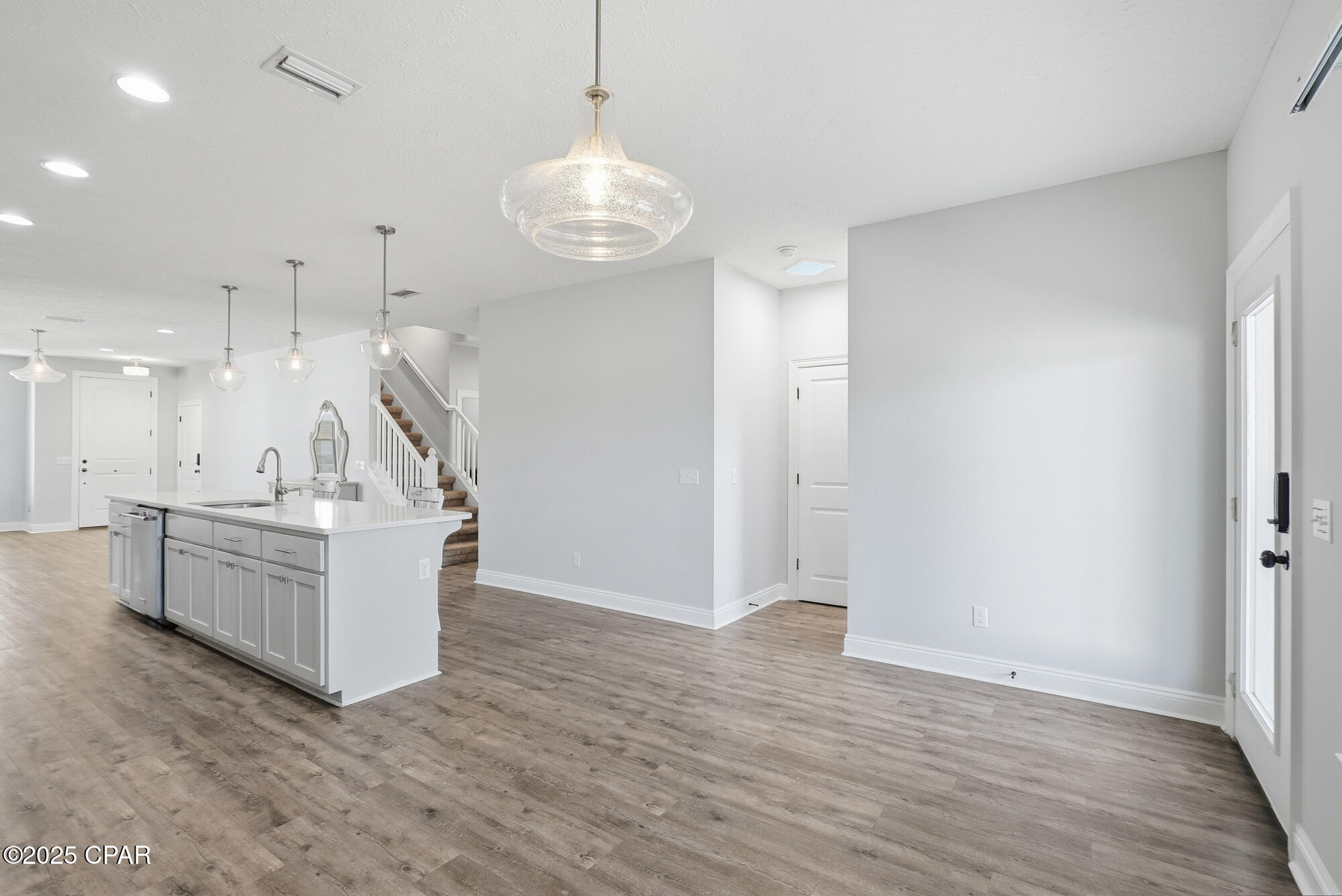 Hutchison's 2nd To Bahama Bch - Residential