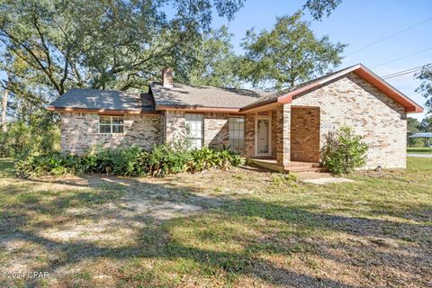 A home in Cottondale