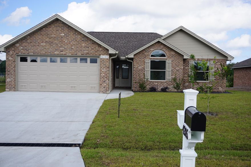 New 3 bedroom 2 bath all brick home that offers master bath with his & hers double shower with Rain maker (3 shower heads) with shower seats on both ends, and walk in closet and sitting area off the master bedroom. The kitchen is a dream with all real wood cabinets, solid surface countertops, and stainless steel upgraded appliances. There are cabinets in the laundry room. Living room with and electric fire place and crown molding. Home comes with a security system and generator ready electrical outlet with cord. Outdoors there is an enclosed screen patio, outside shower and sprinkler system. Home is built to 140 MPH wind code. At Bylsma Manor Estates with many homes already built and waiting for you to tour today.If important measurements should be verifie





Agen If important measurements should be verified