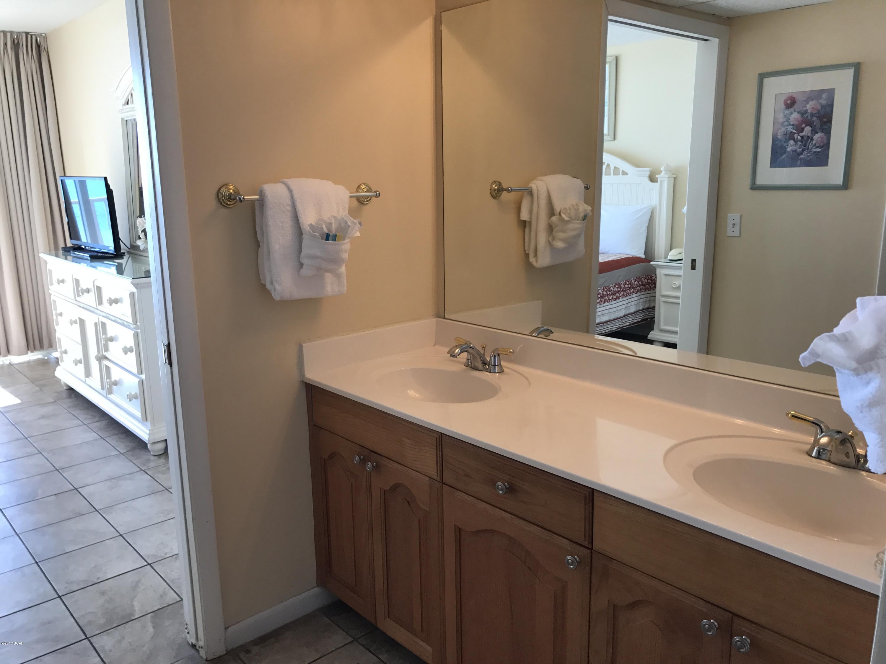 Long Beach Towers III - Residential