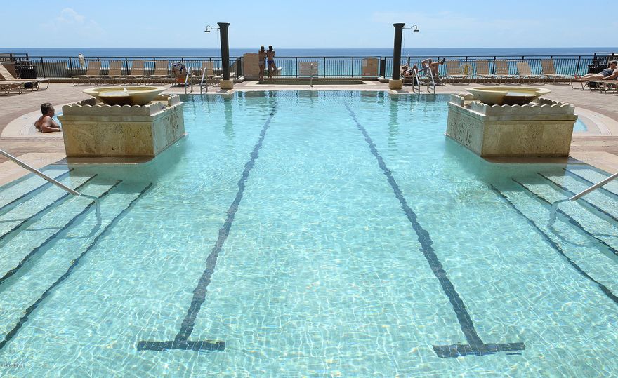 Fully furnished one bedroom condo at Origin at Seahaven. This unit offers fresh paint, granite/tile counters, and updated tile flooring. The complex has a fitness center, game room and rooftop pool. Don't miss out on this great rental opportunity.