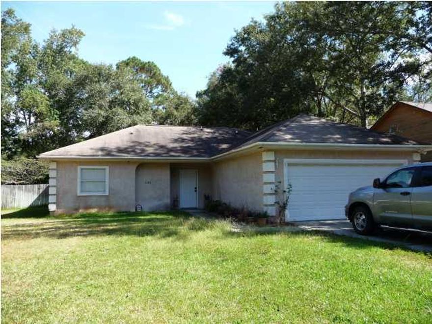 Looking for a cute, cozy home in Lynn Have? Look no more. This 3bedroom, 2bath has a great open floor plan. Beautiful tile runs through-out the house, with carpet in the bedrooms. The kitchen and breakfast area overlook the living room.

Yard Care and Water for Sprinklers included.