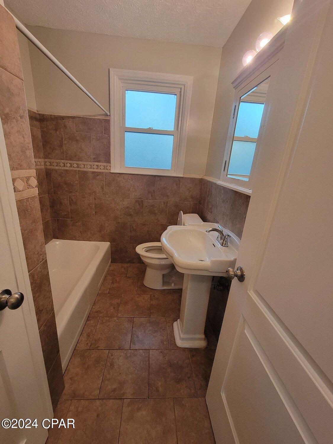 Cove Terrace 3rd Add - Residential Lease