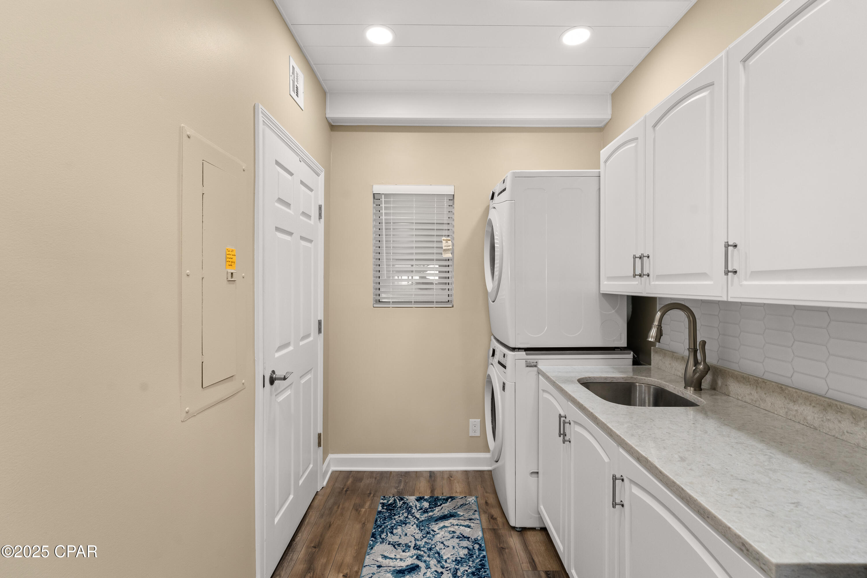 Summerwinds Condo - Residential