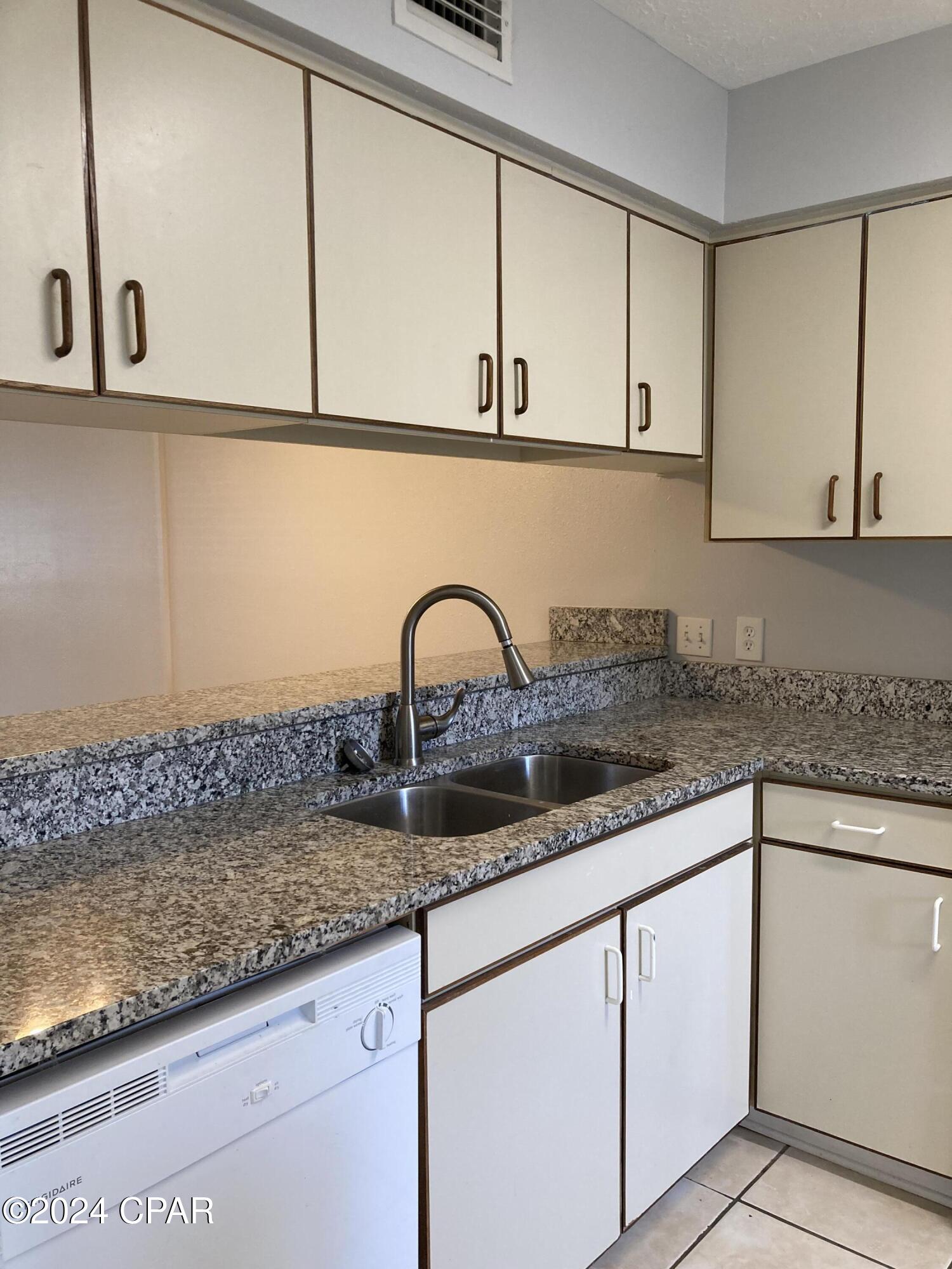 Bay Park Manor - Residential