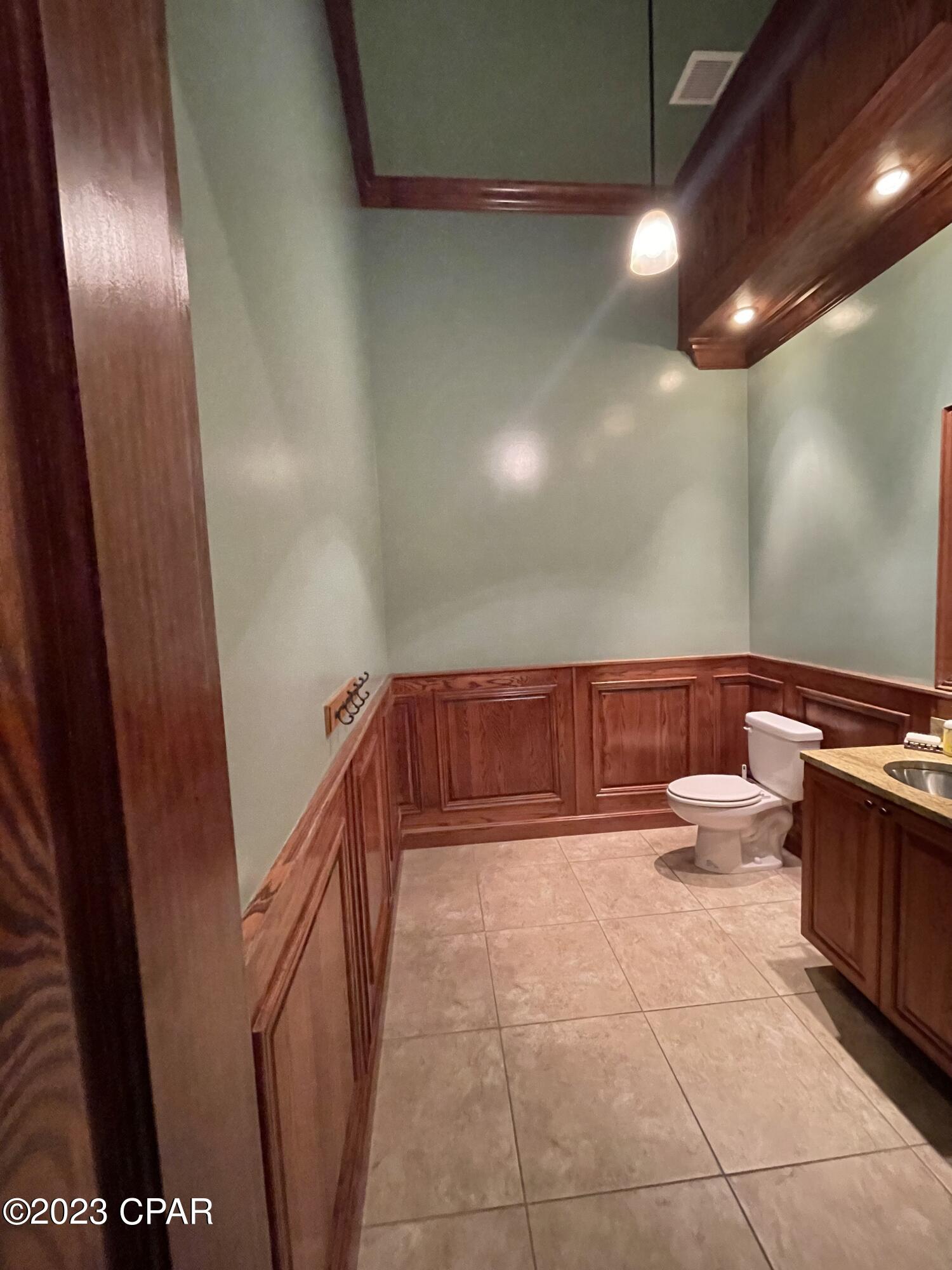 Thomas Drive Park U-1 - Commercial Lease