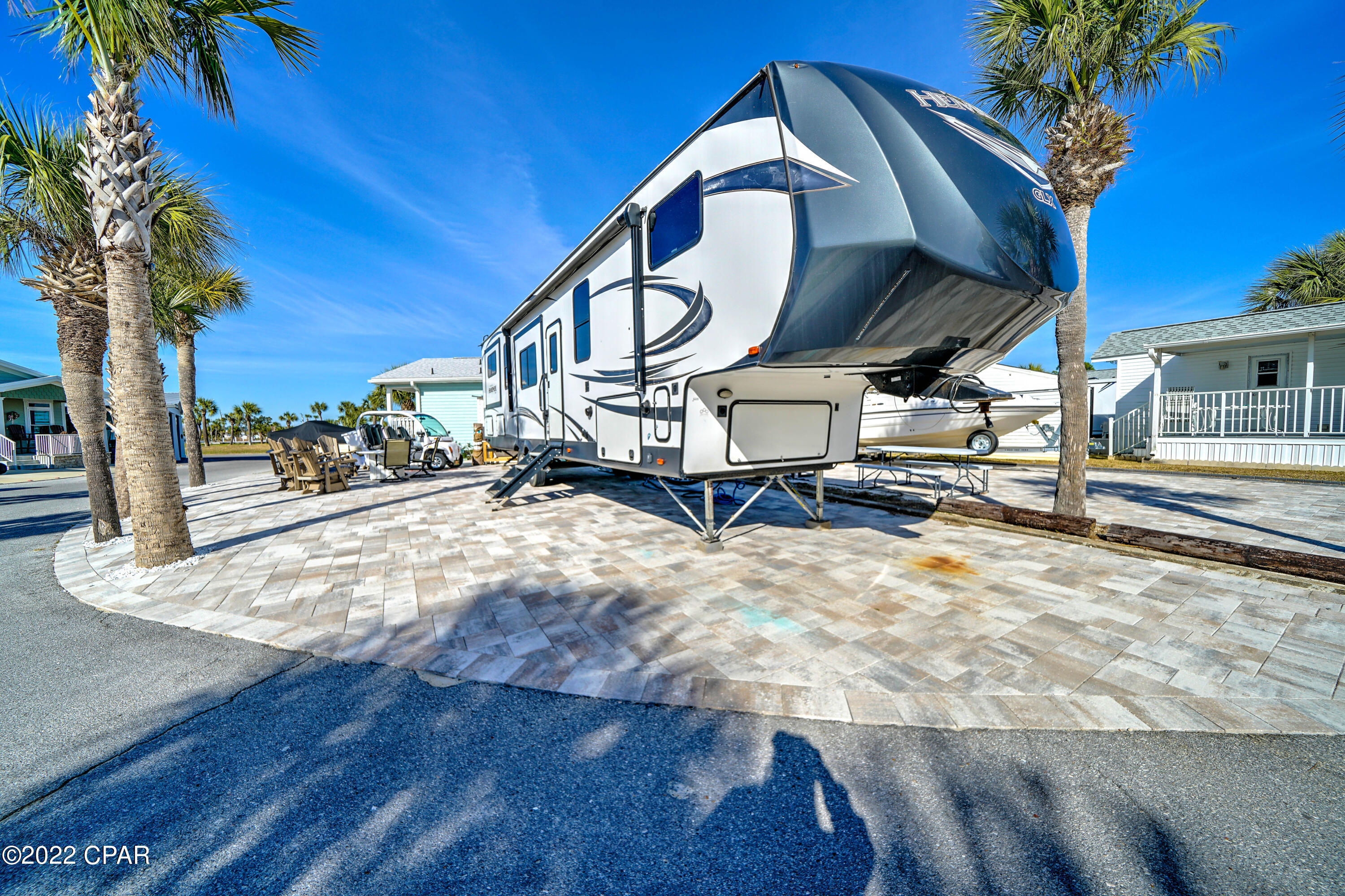 Venture Out Travel Trail - Land