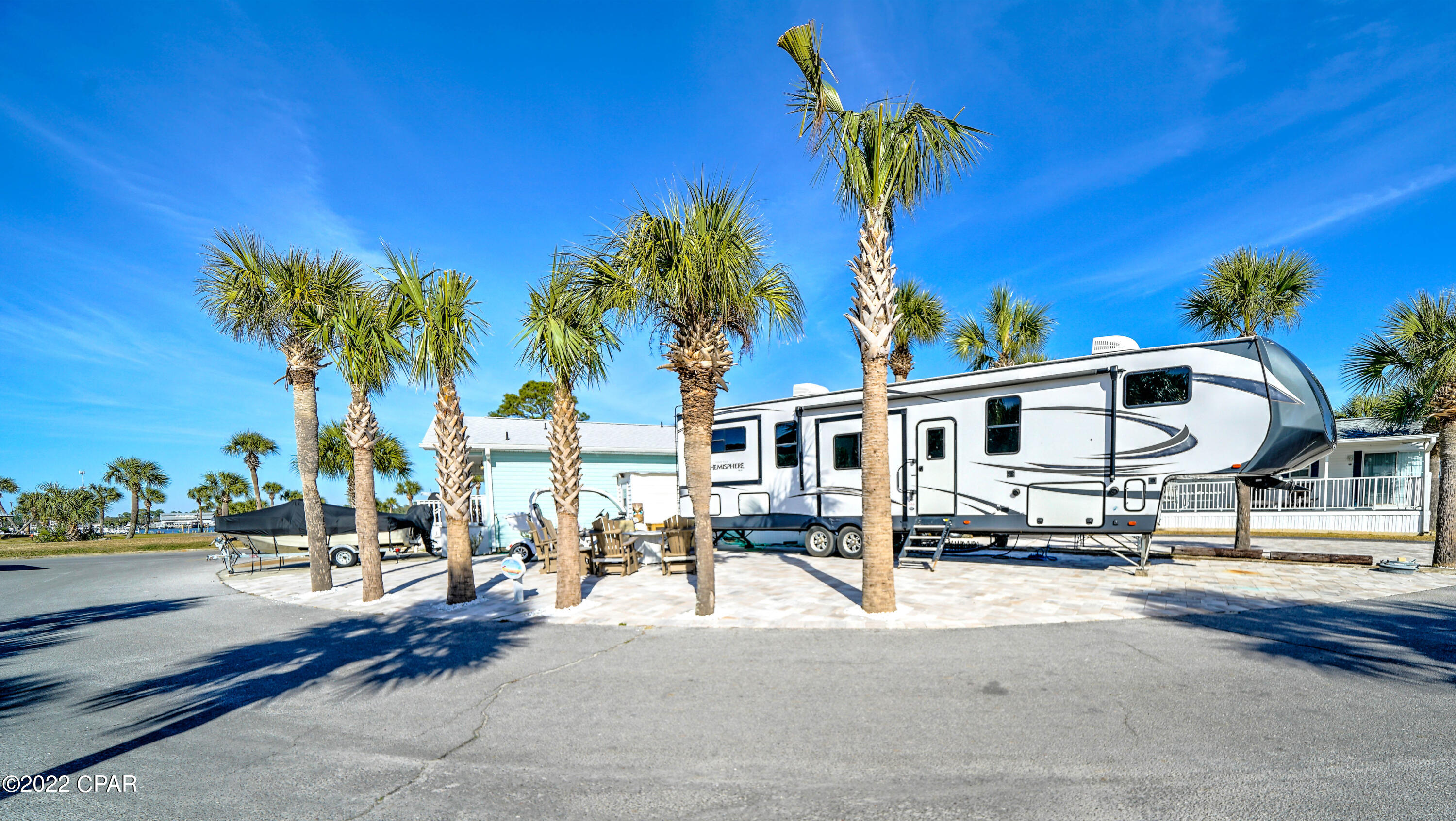 Venture Out Travel Trail - Land