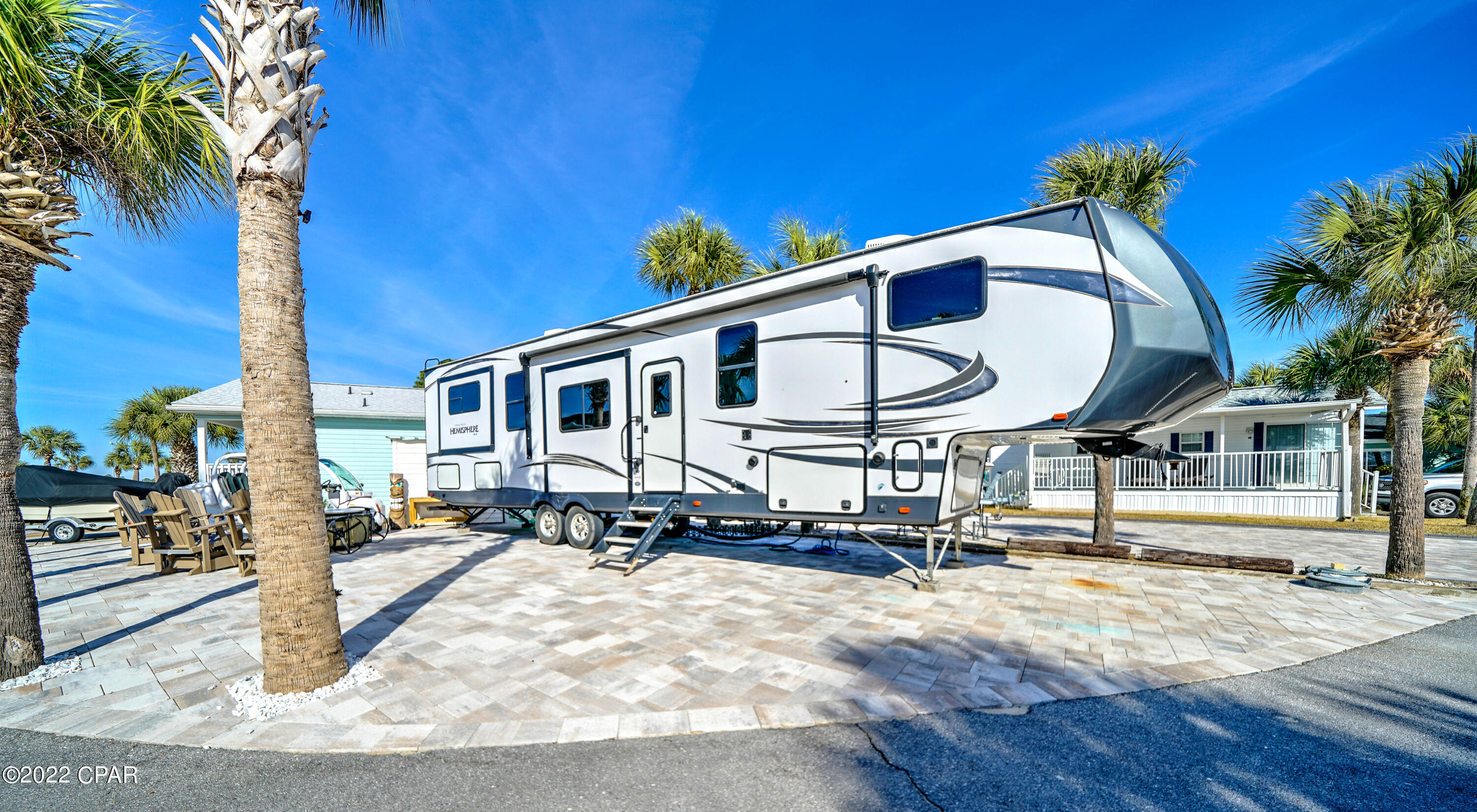 Venture Out Travel Trail - Land