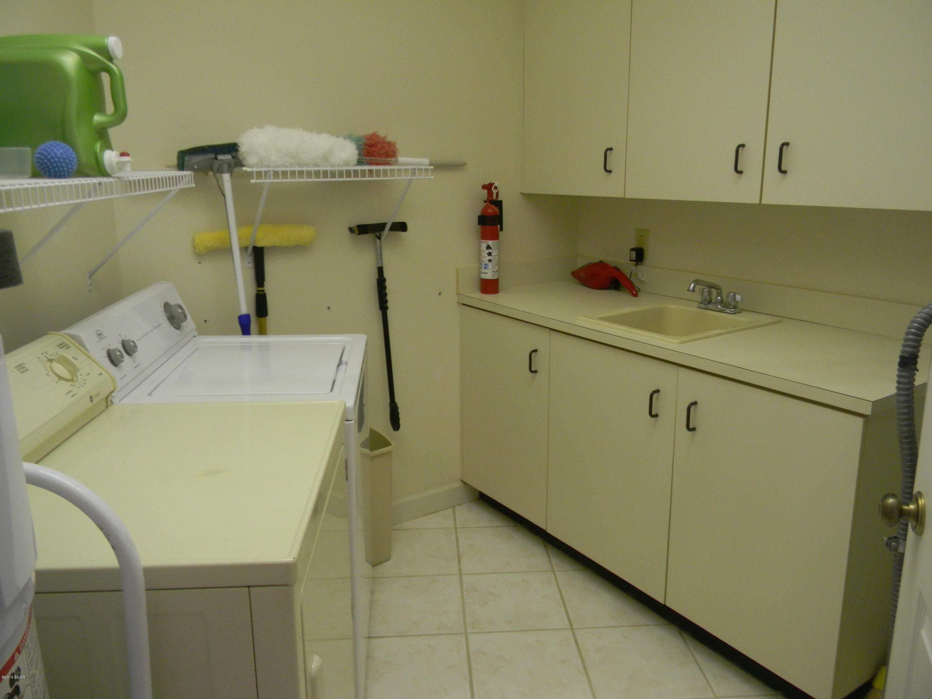 Summerwinds Condo - Residential