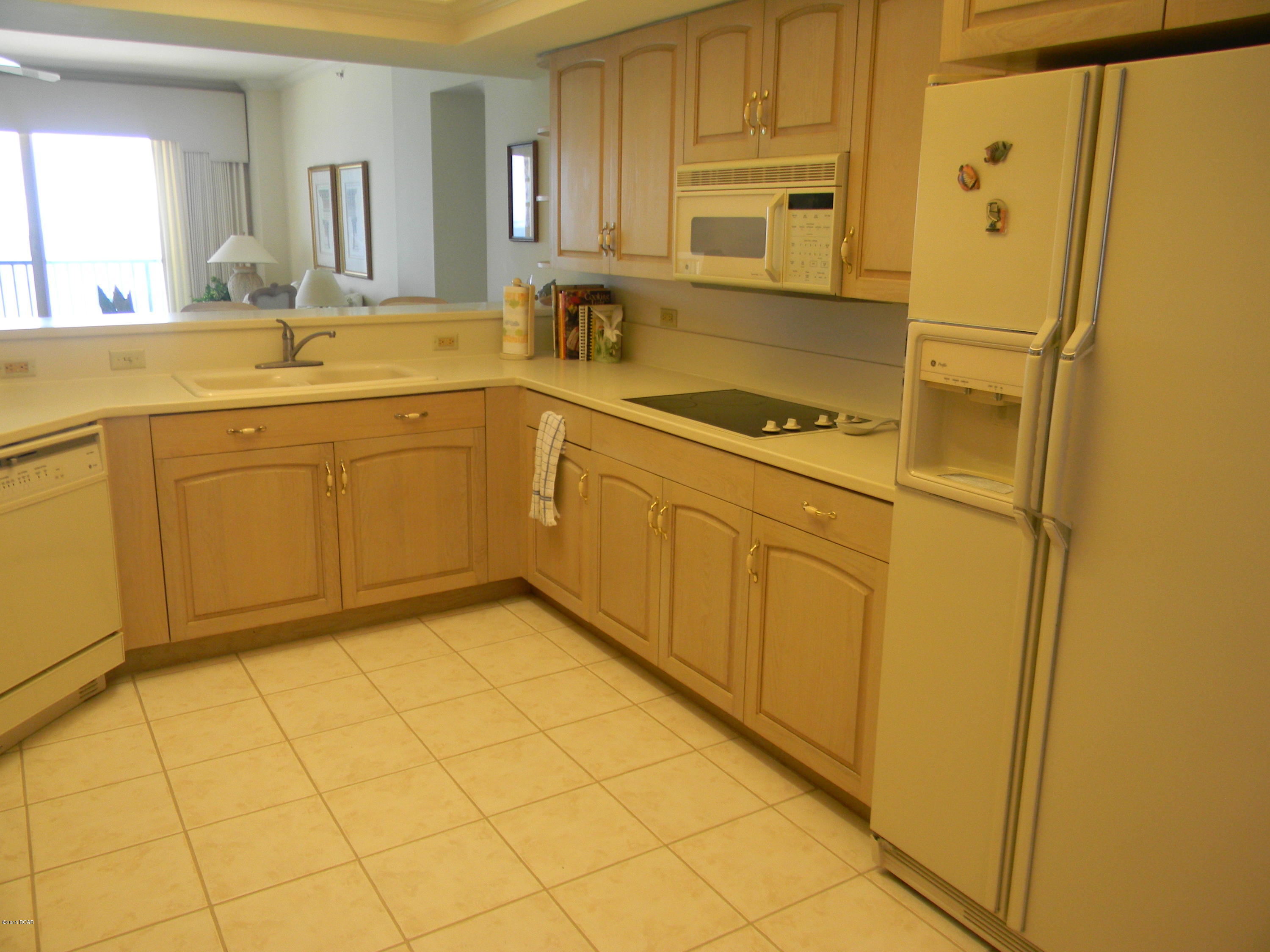 Summerwinds Condo - Residential