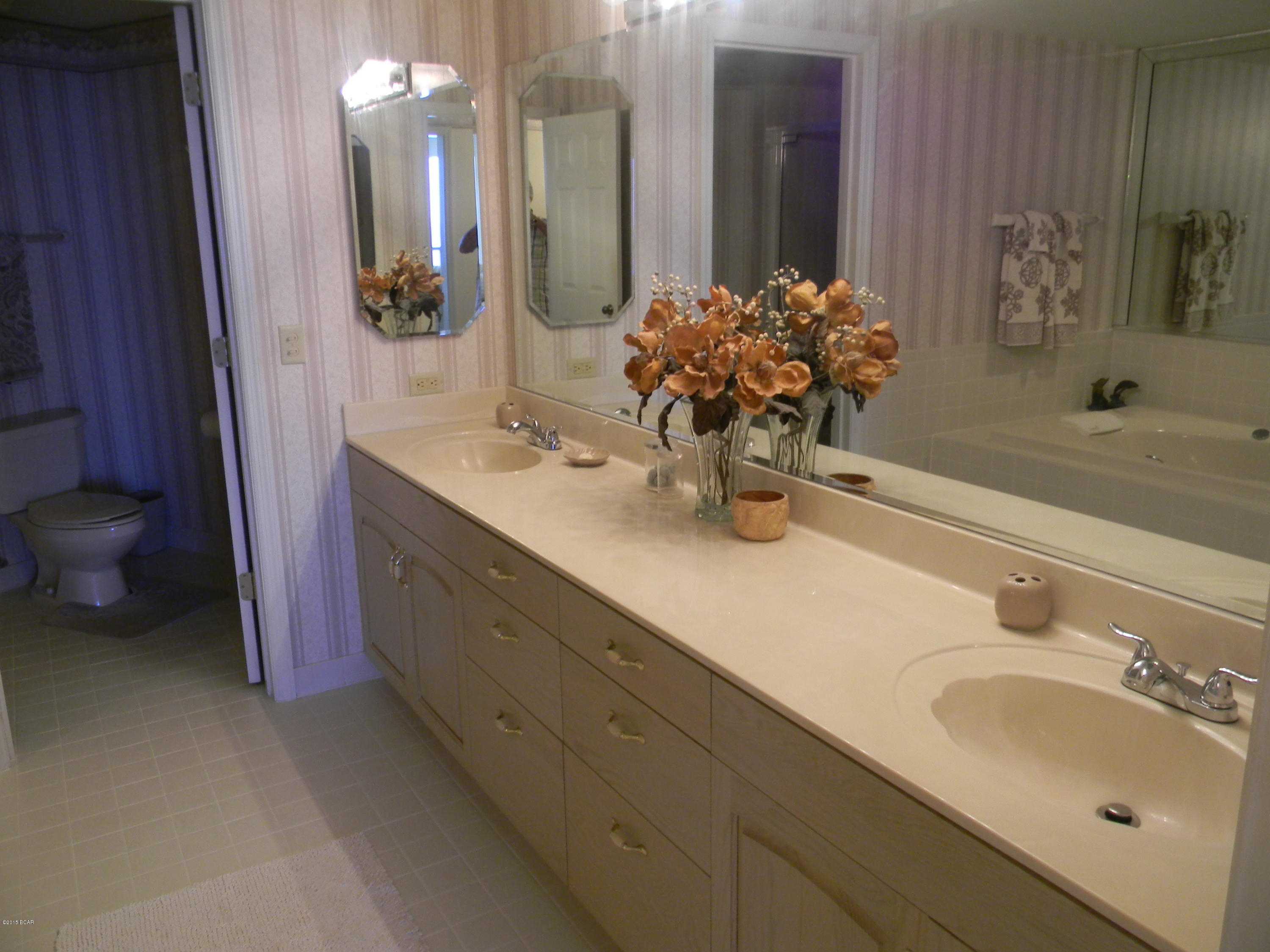 Summerwinds Condo - Residential