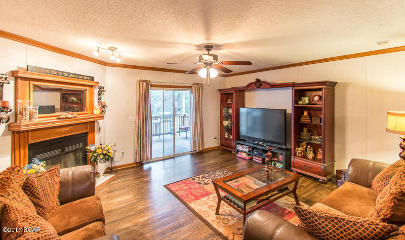 White Western Springs Unit 1 - Residential