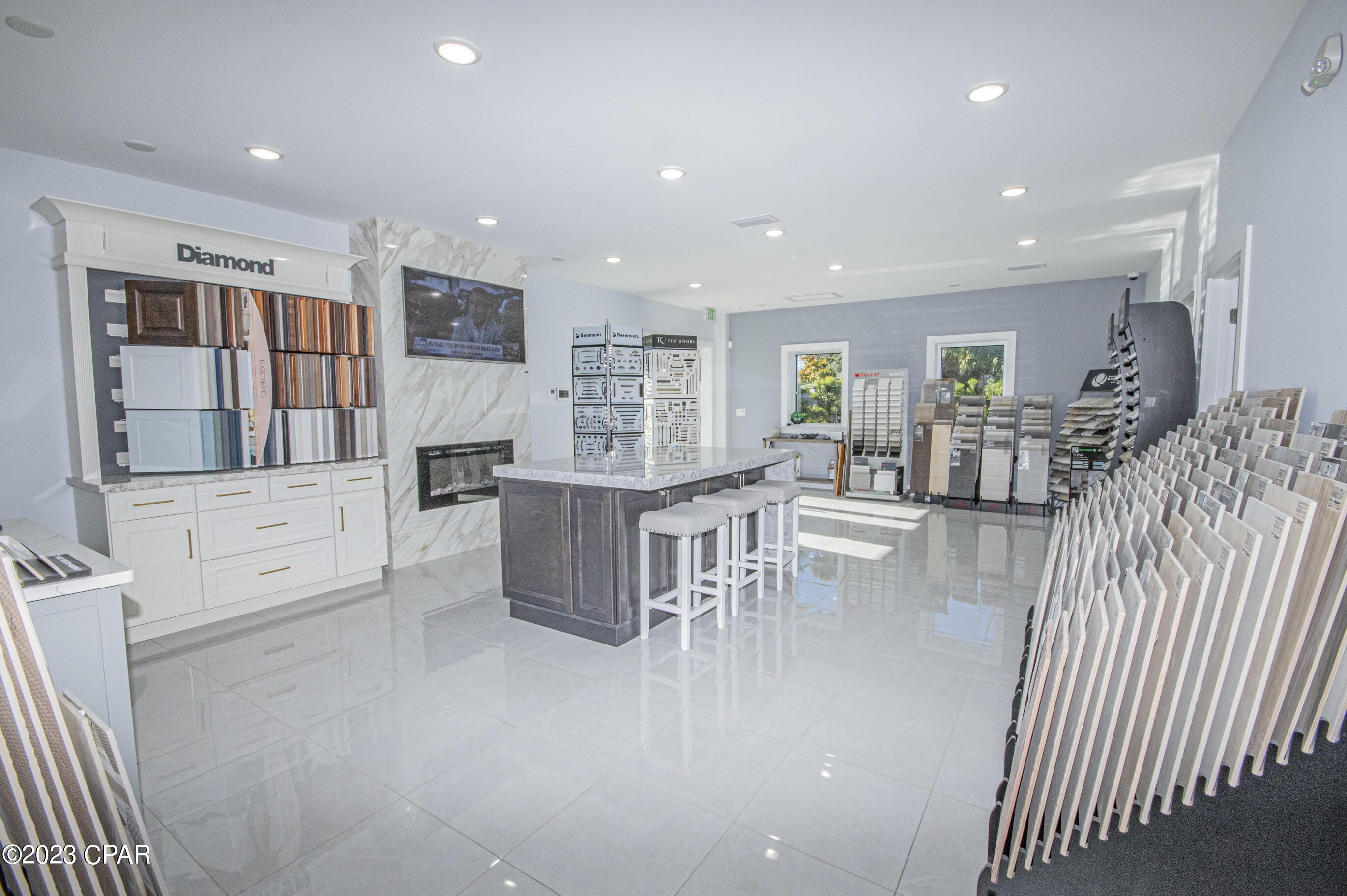 [No Recorded Subdiv] - Commercial Sale