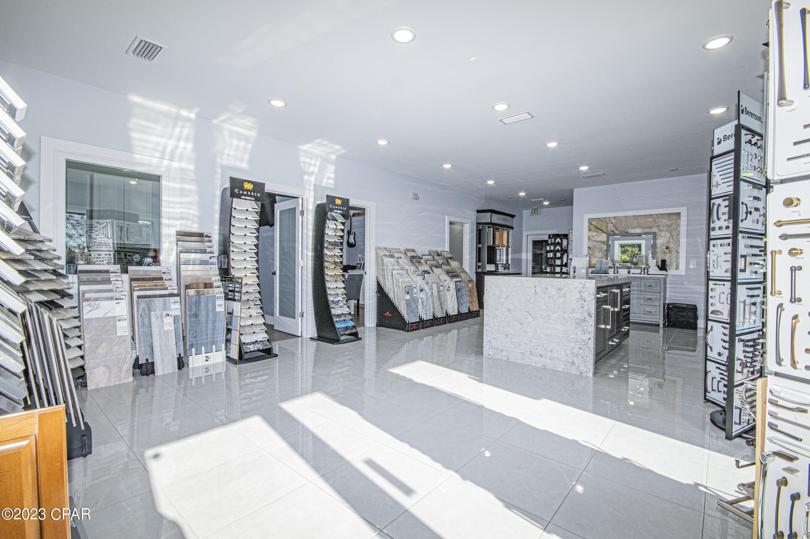 [No Recorded Subdiv] - Commercial Sale