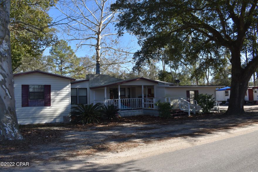 *****CURRENTLY UNDER CONTRACT, SELLER WILL CONSIDER BACKUP OFFERS*****Great business opportunity with nine mobile homes going with this sell.

This is in an Estate and being sold ''As Is'' and cash only.

Any and all information that is important needs to be verified by the buyer. 

According to city information there is city water going to the mobiles and one has city gas. They appear to be on septic tanks but that needs to be verified.

This is listed as Residential on the Planning and Zoning map.