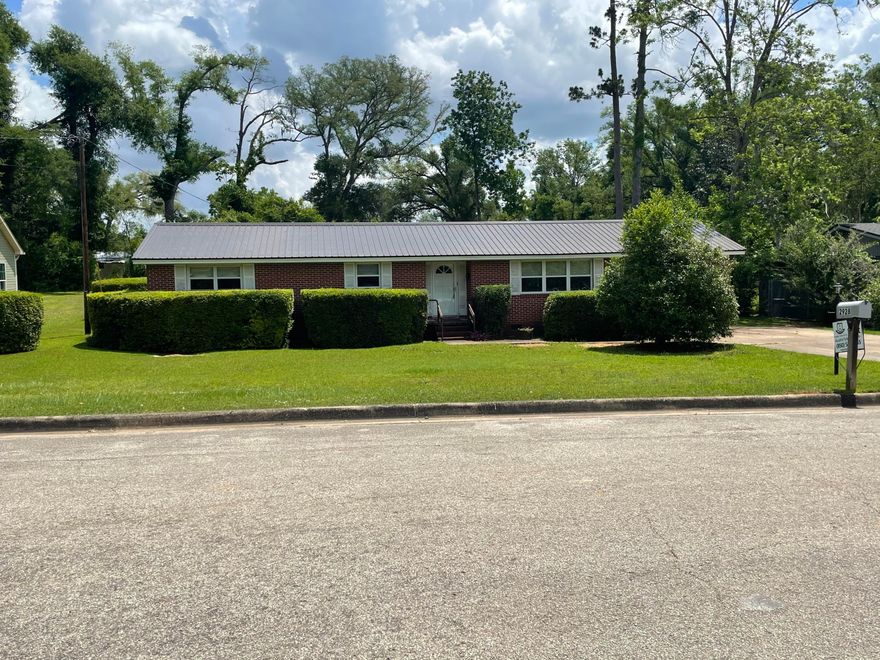 MOVE IN READY!! 3 bedroom/2 bath, 1712 heated/cooled square foot, original refinished oak hardwood flooring throughout most of the home.updated bathrooms, updated kitchen and appliances, double pane windows, Newer Central Heating/Cooling unit, new metal roof in 2020, large 16 x 21 screened in back porch, large back yard. mostly brick. Transferable Terminex termite bond.