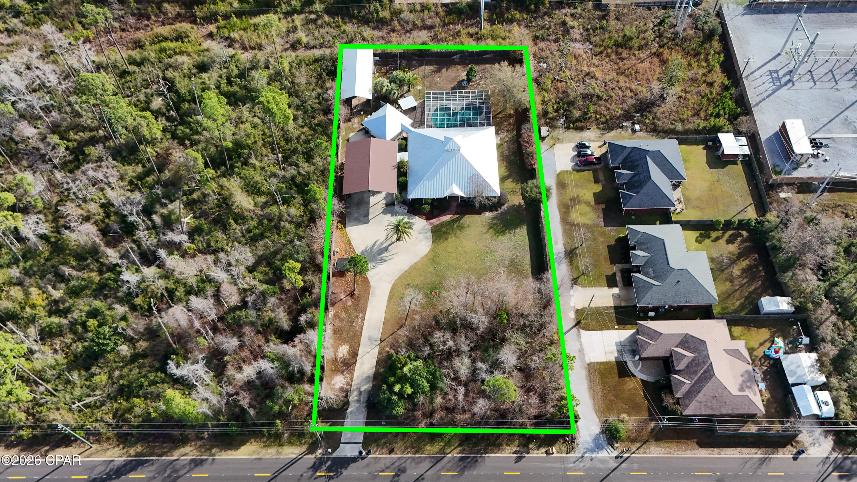 Main image without alt text