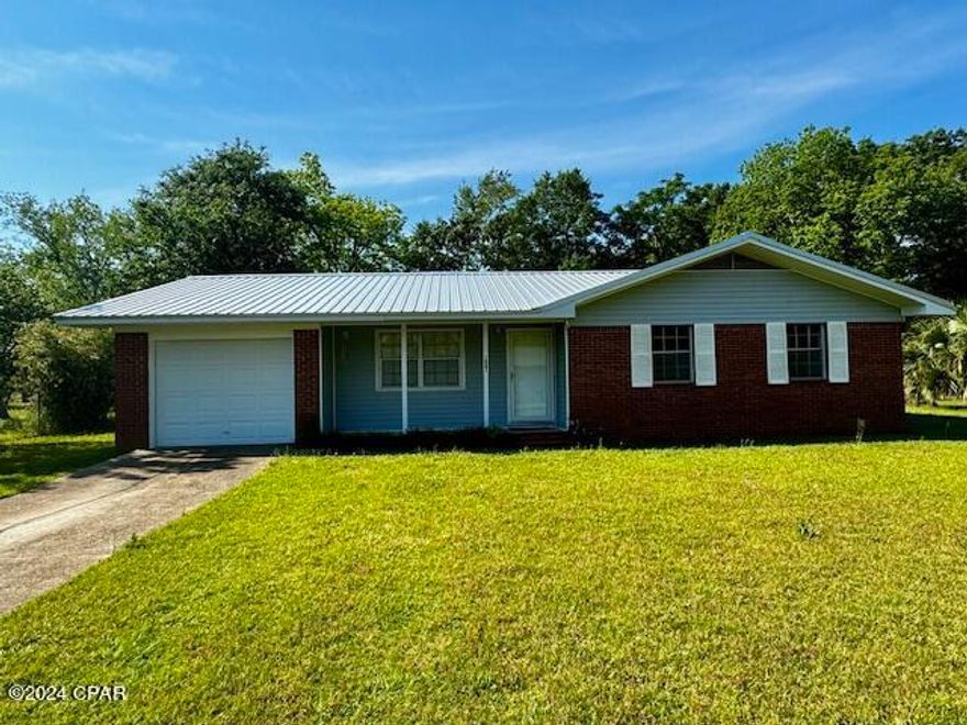 COMP PURPOSES ONLY! Move in Ready, new roof, fenced in back yard, covered back patio.