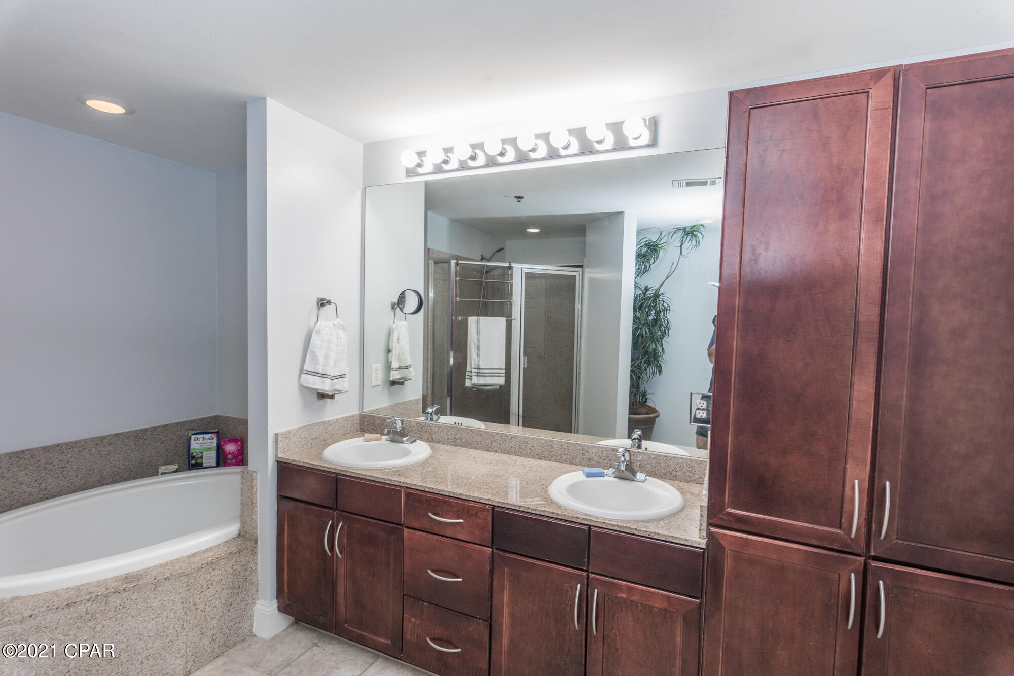 Laketown Wharf - Residential