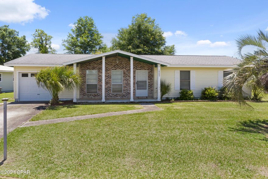 Great Home in Sunny Hills on nice corner lot. property has fenced area in back and outside storage building. Home has Three bedroom, Two Bath with nice size Florida Room on back.