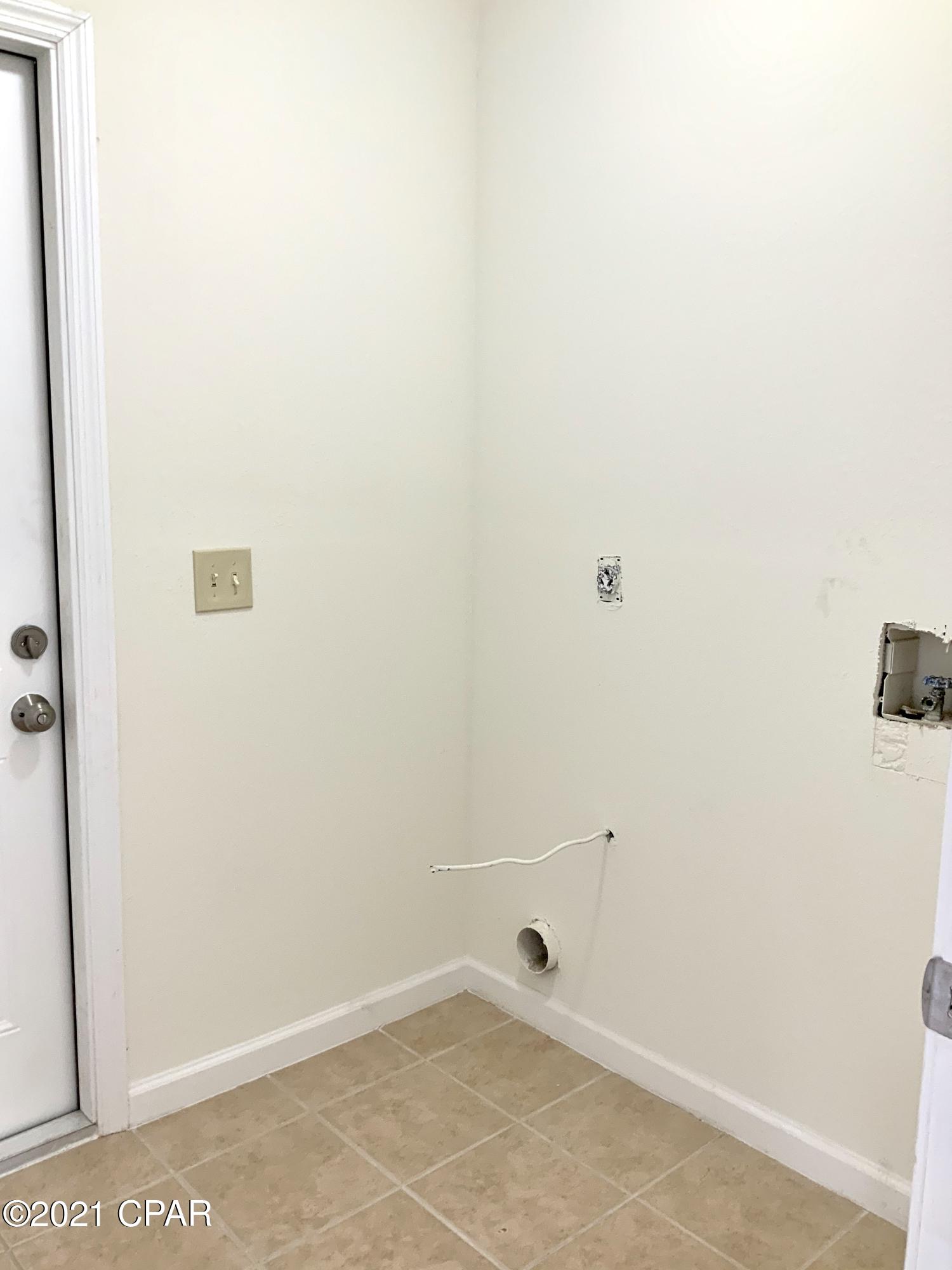 Pine Tree Place Unit 1 - Residential