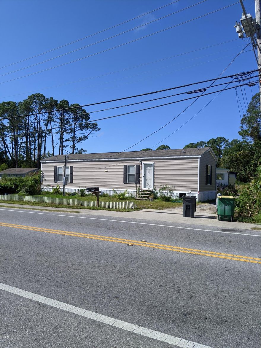3 Lots on Panama City Beach with 3 mobile homes on it, Each Mobile home pays 380 rent. This is a cash flow property. Do not own the Mobile homes. return on investment is good on this one