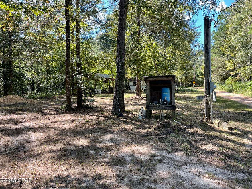 Fisherman's paradise! Lot number 4 is a 70'x120' lot on Smokehouse Rd. Perfect for a manufactured home or to maybe park your RV on while you're visiting the area. Purchase by itself, or in combination with Lot 3 (which has a small barn) or Lot 5(which has a small pole barn, RV power hookups, and septic system). If you're needing a home, this lot can be purchased with the manufactured home at 696 Smokehouse Lake Rd (Lots 1&2) and Lot 3.
The community has a boat ramp with Choctawhatchee River access. Located only minutes from Freeport and the beaches of South Walton! This property is perfect for your weekend getaway, investment, or to raise a family.