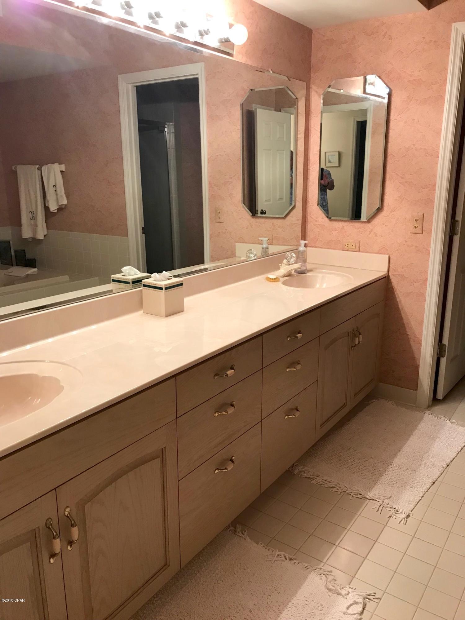 Summerwinds Condo - Residential