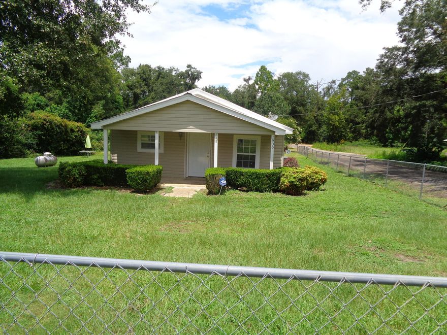 Rental home located close to Hwy 77 in Wausau. Easy commute to work in Panama City or Chipley. Yard is completely fenced. Home has 3 bedrooms and 2 baths. Application required. No pets allowed. Deposit is 900.00