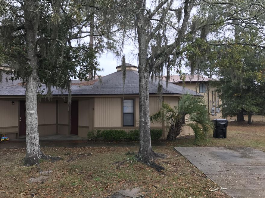Located just across the street from Rutherford High School, this duplex unit is a 2 bedroom 1 bath unit with vaulted ceilings in the livingroom opening to the kitchen and dining areas.