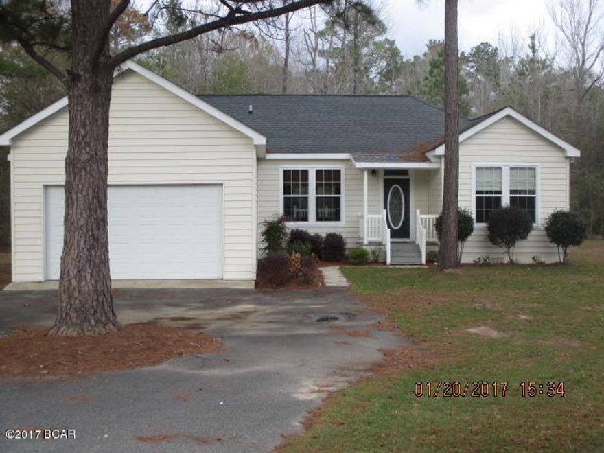 Beautiful 3/2 Split Floor Plan Home built in 2007.  This home is Move-In Ready and located in a neighborhood of like home. Large Master Bedroom with a large Master Bath with separate garden tub and shower.  Large walk-in Closet!