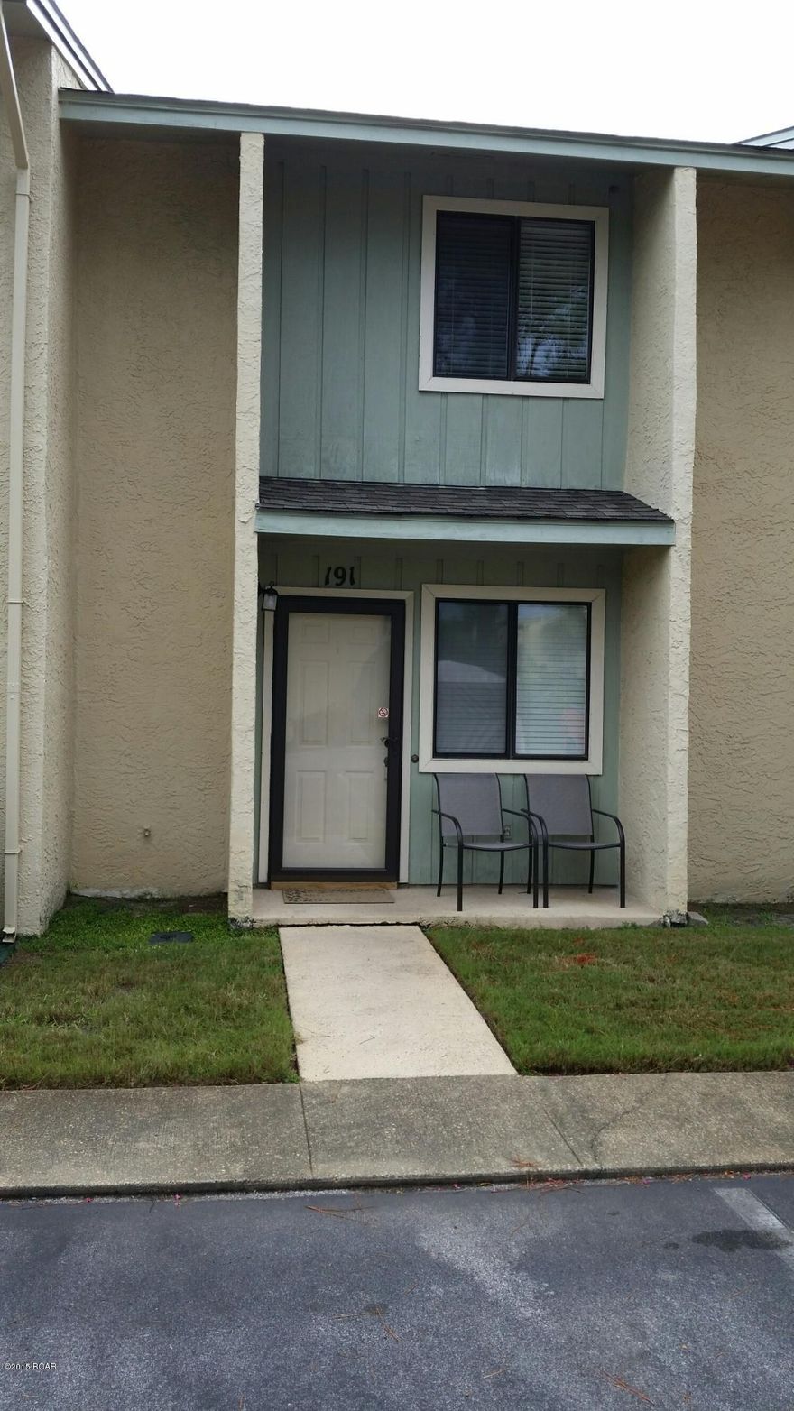 Age, SF, and dimensions approximate.