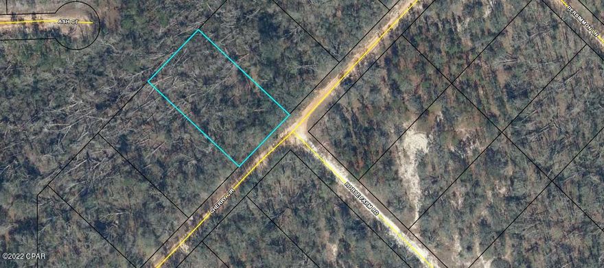 Large lot in Compass Lake in the Hills.  Located less than an hours drive from Panama City.

For a $135 (non-mandatory) annual fee you can use the amenities of Compass Lake in the Hills, which includes the clubhouse facilities, swimming pool and golf driving range,