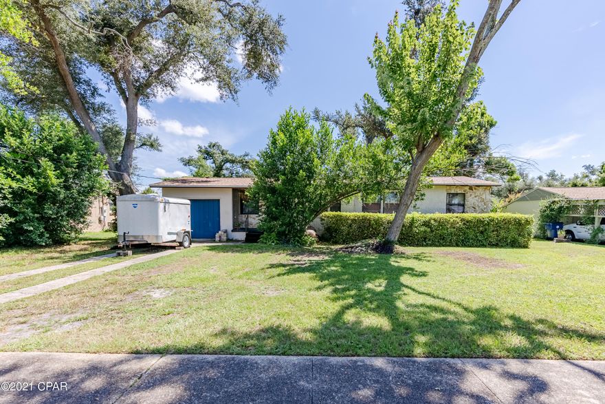 'CURRENTLY UNDER CONTRACT, SELLER ACCEPTING BACKUP OFFERS' Here it is! The charming and adorable home you've been looking for... at an affordable price. Located in the heart of the cove, this move in ready home is an absolute must see! The moment you walk in you'll immediately notice the beautiful wood floors and the abundant amount of natural lighting. This 3 bedroom/1 bath is certainly a must see if you're looking for a great property in an incredible neighborhood. In addition, your new home has an AC that's only a few years old and a roof that's 2 years old. At this price you'll want to view this home today, so stop what you're doing and give us a call!