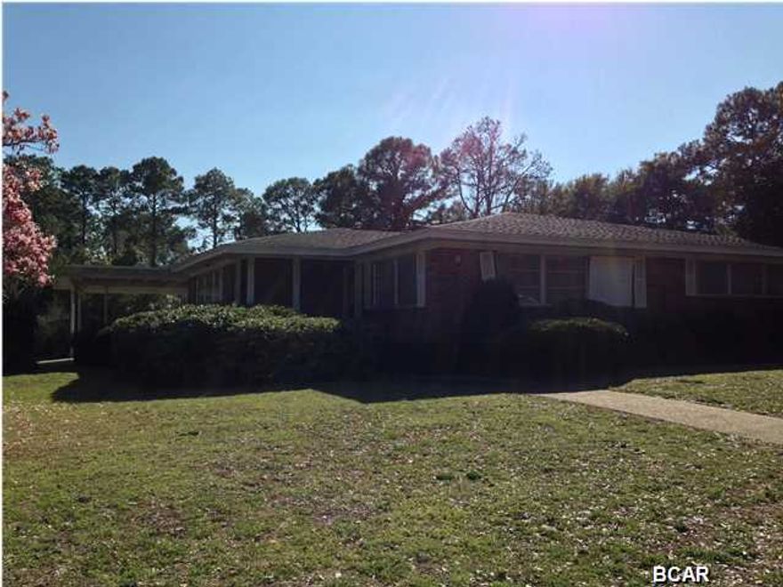 Great 3 bedroom, 2 and a half bath home on 1/3 acre with beautiful trees in very desirable neighborhood; close to all that St. Andrews and Downtown have to offer, while walking distance to St. Andrew's Bay and Garden Club Walking Park. Ready for your personal touches! Age, Square Footage, and room sizes approx, if important please verify.