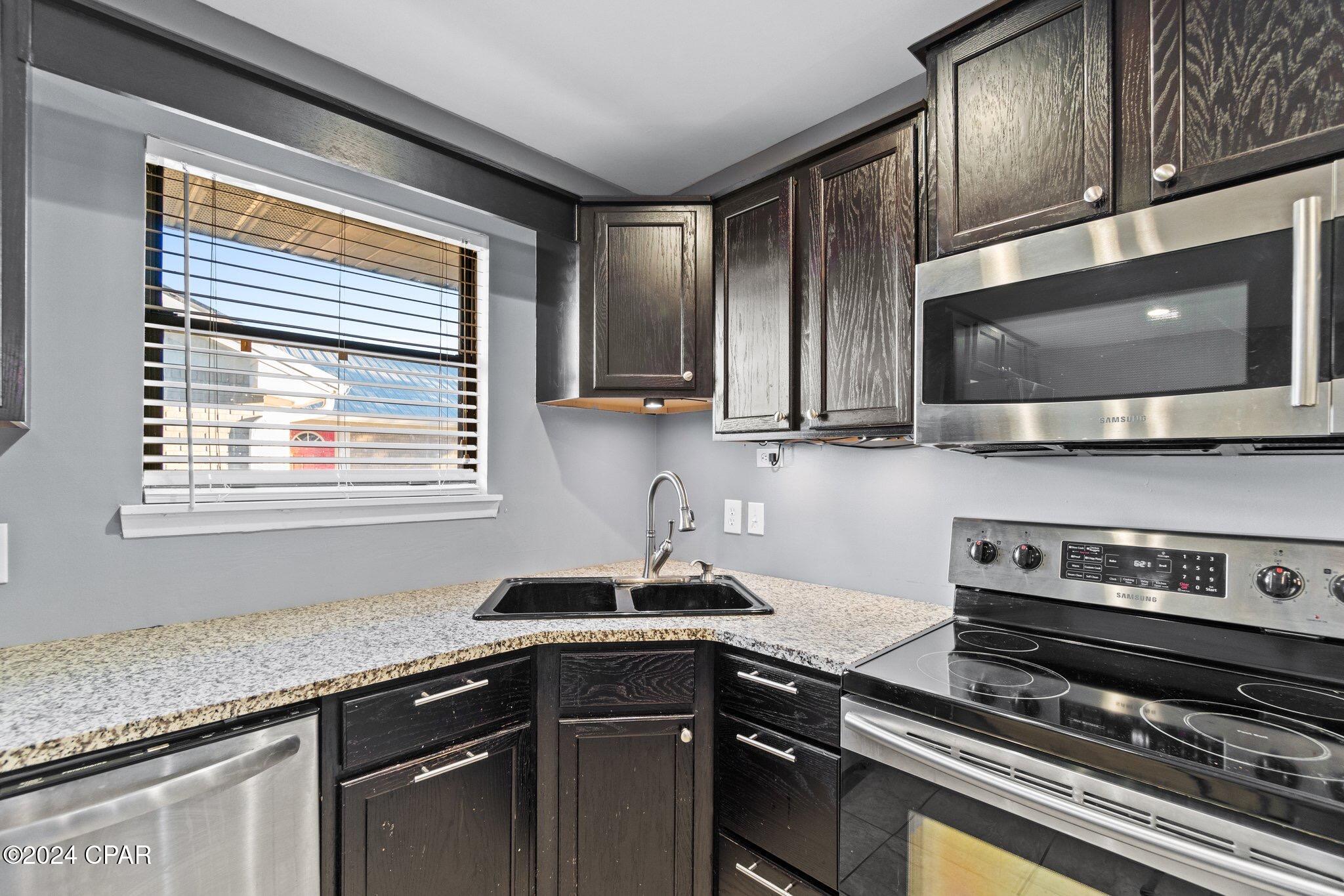 Diamond Head-Lakeside - Residential