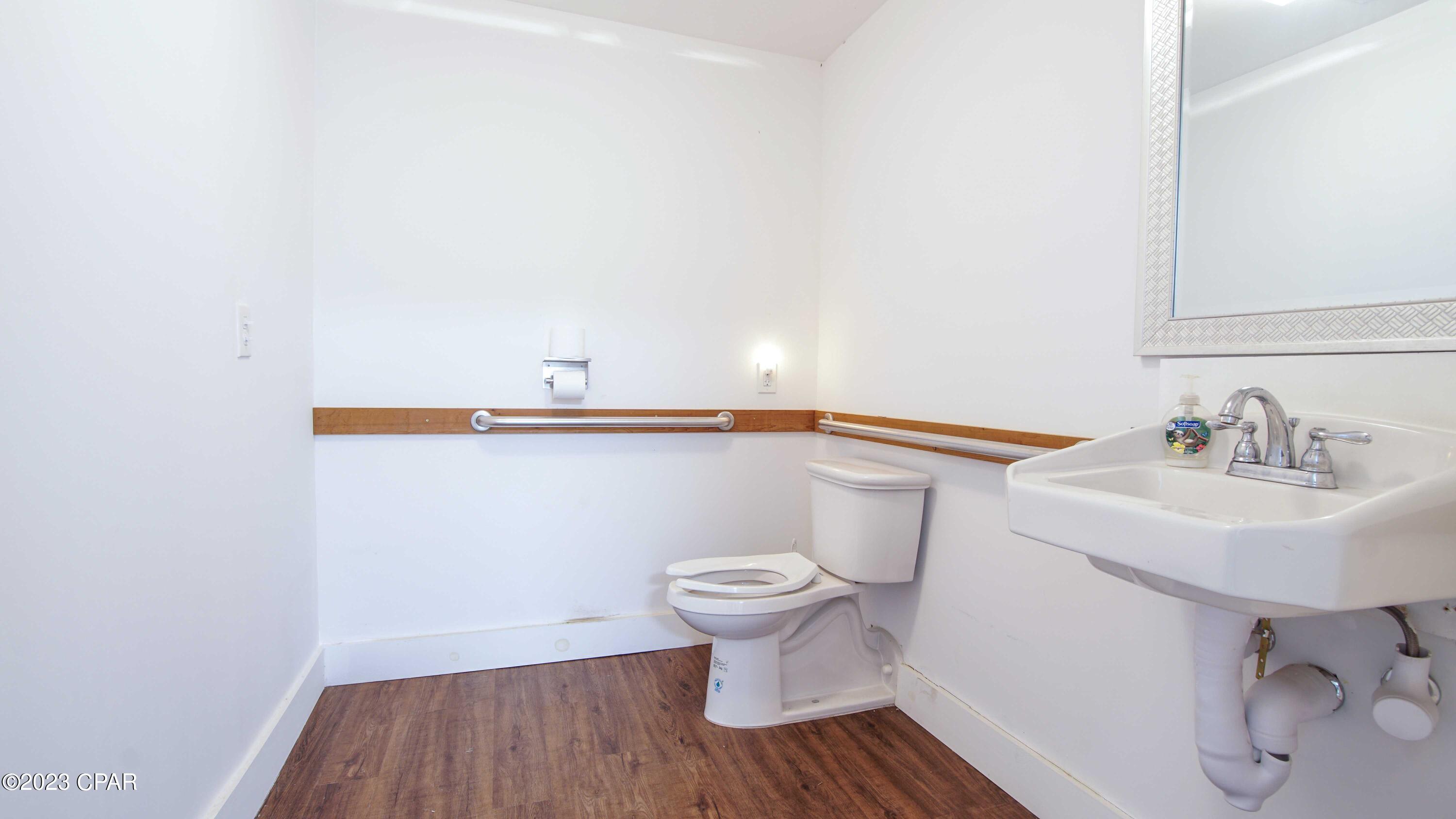 [No Recorded Subdiv] - Commercial Sale