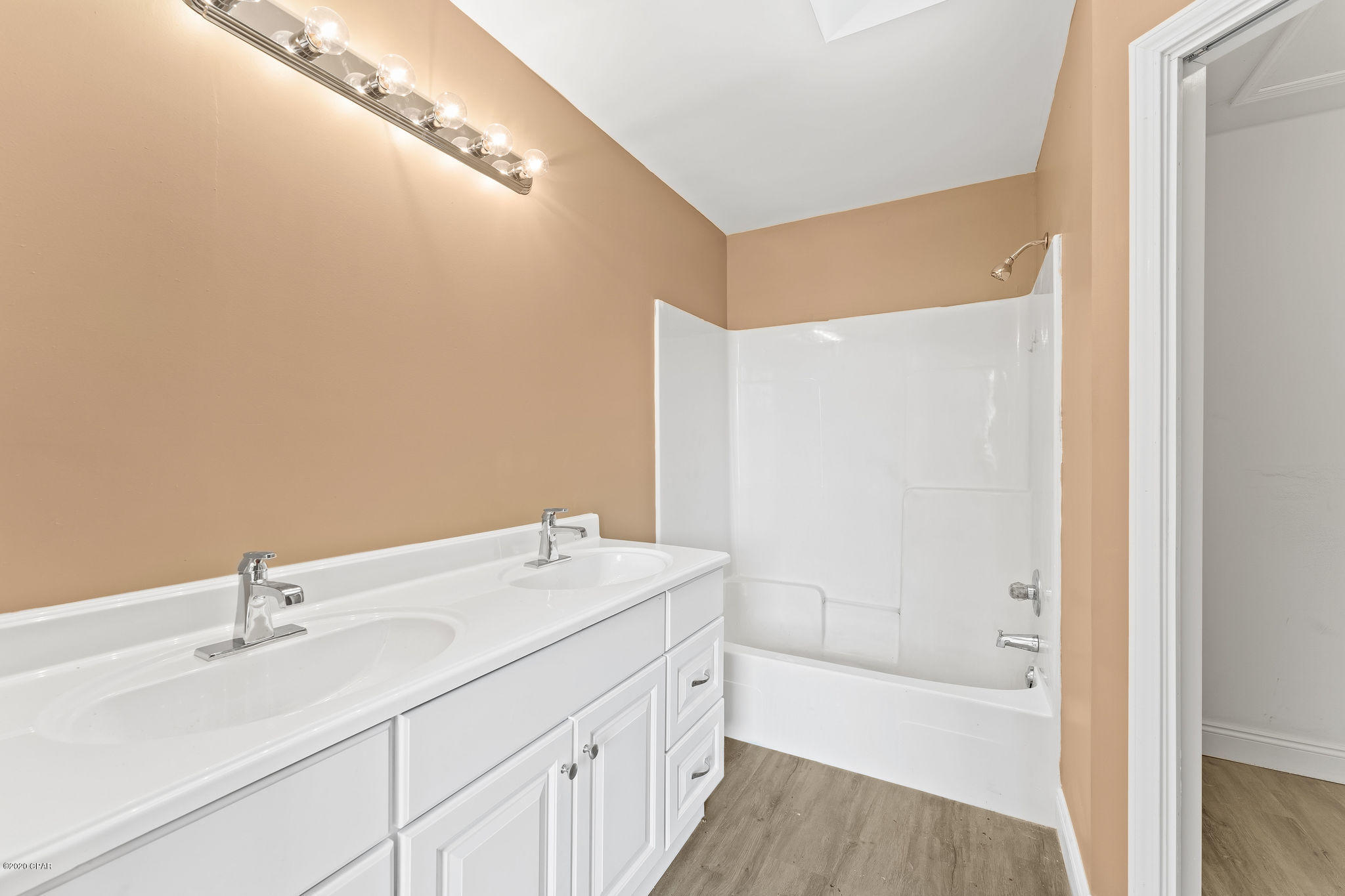 Hickory Manor - Residential