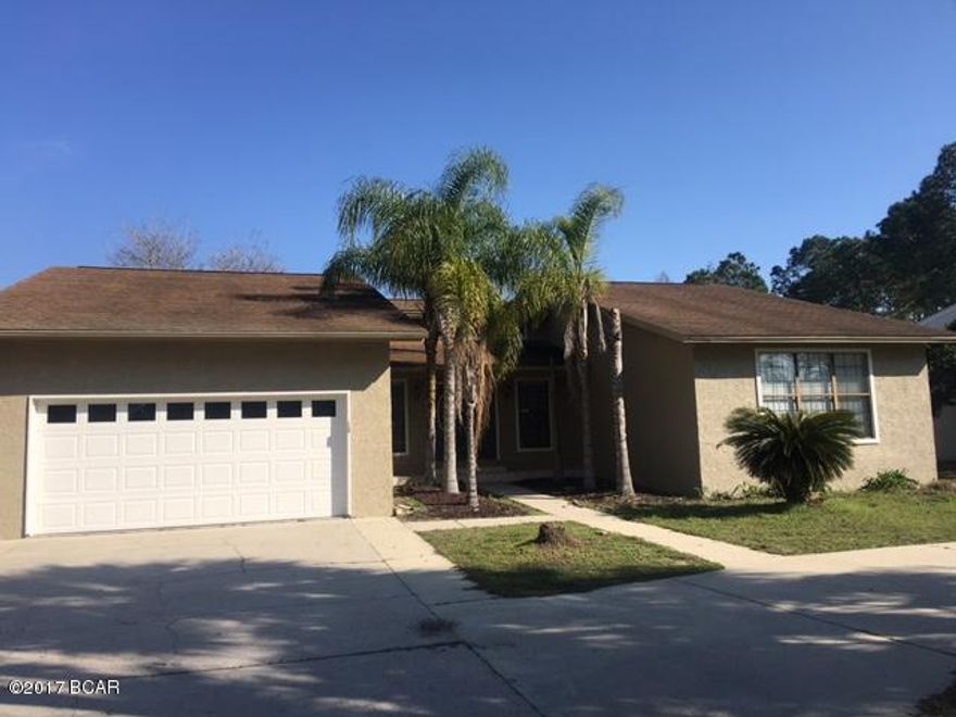 BEAUTIFULLY UPDATED HOME in the desirable Kings Point Neighborhood!  This home features a spacious Great room with vaulted ceilings, fireplace, and a formal dining room.  The kitchen has all new appliances and a separate breakfast room with large windows for loads of light.  The large Master bedroom has a Master bath with garden tub and separate shower, and there is glass-sliding door off the bedroom to a deck that overlooks the lake.  The two additional bedrooms are a good size with a full bath between them.  The home has been freshly painted both inside and out, and there is new carpet in the Great room, all three bedrooms and new flooring in Florida room.  Off the back of the home is an enclosed porch with two sliding doors to the outside decks.    This home is ready for occupancy today