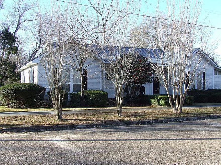 WOW - 3901 TOTAL SQUARE FEET FOR $37.00 PER SQUARE FOOT?  THIS IS A REAL BARGAIN!!! A CHARMING 4 BEDROOM/3 BATH HISTORICAL HOME WITH TONS OF CHARACTER IN A QUIET AREA OF BONIFAY ONE BLOCK FROM DOWNTOWN. SOUTHERN LIVING AT IT'S FINEST!

10' CEILINGS, A PARLOR/SITTING ROOM, LARGE FORMAL DINING ROOM, BIG KITCHEN WITH ISLAND AND LOTS OF CABINETS.  THE DEN WITH A FIREPLACE IS VERY SPACIOUS. 4 BEDROOMS AND 3 FULL BATHS! INSULATED WINDOWS THROUGHOUT THE HOME, WITH CENTRAL HEAT AND AIR CONDITIONING.  SIT ON THE LARGE FRONT PORCH AND ENJOY THE VIEW, OR YOU CAN RELAX AND READ A BOOK ON THE SCREENED BACK PORCH OFF THE LARGE BREAKFAST ROOM.  45 MILES FROM THE WHITE SANDY BEACHES OF PANAMA CITY BEACH.  YOU JUST DON'T FIND HOMES LIKE THIS AT SUCH A DEAL ANY MORE --- CALL TODAY TO SET UP A SHOWING APPT!!