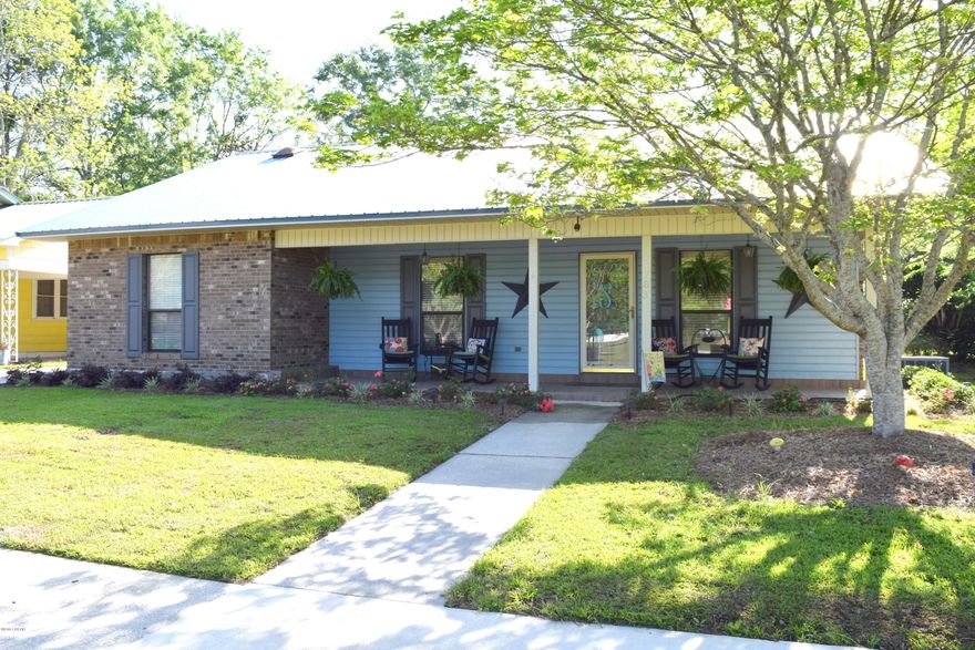 The ''Park Princess''. This 3/2 home is an absolute must see! Completely renovated with special attention to detail this house boast granite countertops, stainless steel appliances, cast iron kitchen sink, formal dining room, spacious living room with custom built-in cabinets, large master suite with walk-in closet, fresh paint, lighting fixtures, flooring throughout and large utility room. Outside you will find a well manicured yard, luscious landscaping, 2 car attached carport with workshop and a beautiful custom built deck.  This home is simply gorgeous and is located in the heart of Chipley just steps from Shivers park.