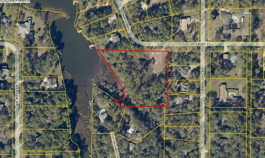 LARGE WATERFRONT RESIDENTIAL PARCEL WITH 450'+/- ON THE WATER. BEATTY BAYOU LEADS TO OPEN WATER IN NORTH BAY AND BEYOND. BEAUTIFUL HOMESITE IDEAL FOR A CUSTOM RESIDENCE.
