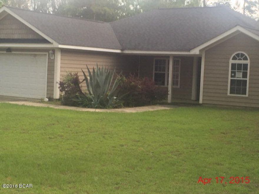 NICE 3/2 HOME IN SUNNY HILLS PRICED TO SELL. HOME BOAST OF LARGE BEDROOMS AND NICE KITCHEN. HOME HAS VINYL SIDING AND A SHINGLED ROOF.SPLIT BEDROOM PLAN WITH NICE SIZE BEDROOMS. COME TAKE A LOOK AT THIS HOME.